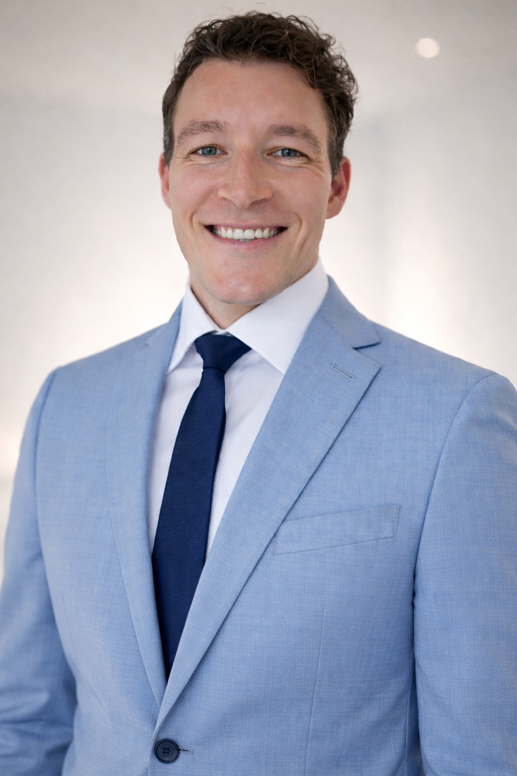 Eik – Managing Director & Customer Management